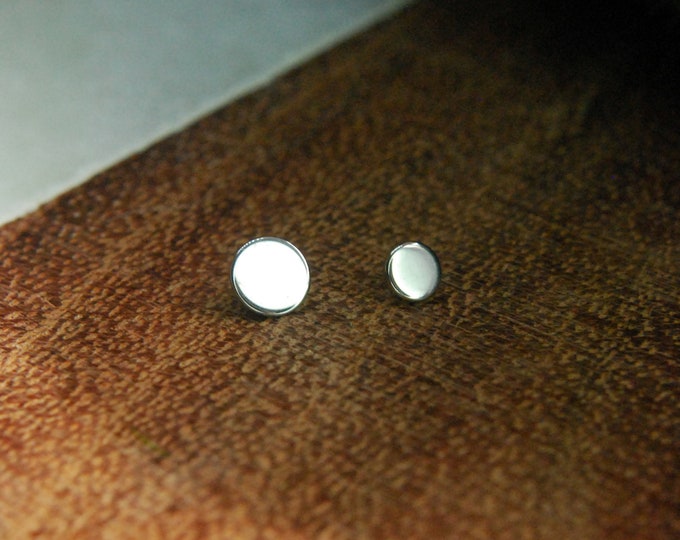 Implant Grade Internally Threaded Titanium Shaped End - Disc / Circle / Round - 1.2mm / 16ga