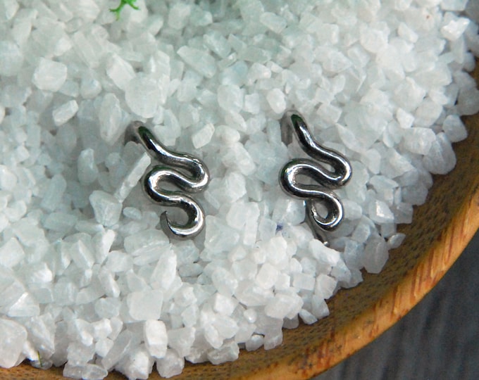 Niobium Eyebrow Shape - "Lugh" - Hand bent and Detailed eyebrow bar / rook bar