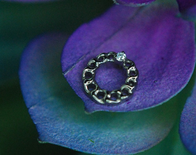 Titanium Internally Threaded Wreath End  -- 16ga / 1.2mm - CZ, Cubic Zirconia