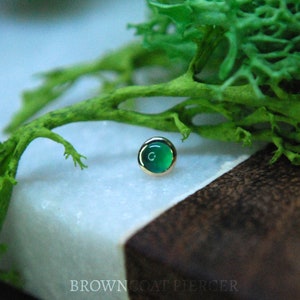 Solid 14k Yellow Gold 'Verity' Threadless End -  JUNIPURR Emerald Cabochon, push fit, attachment