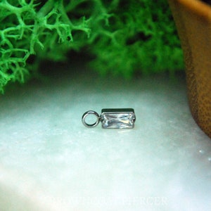 Charm de piercing de titânio baguette cz