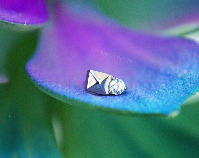 Gemmed Titanium Pyramid End -  Threadless Attachment -  Push Fit - Pin - Cubic Zirconia CZ stone