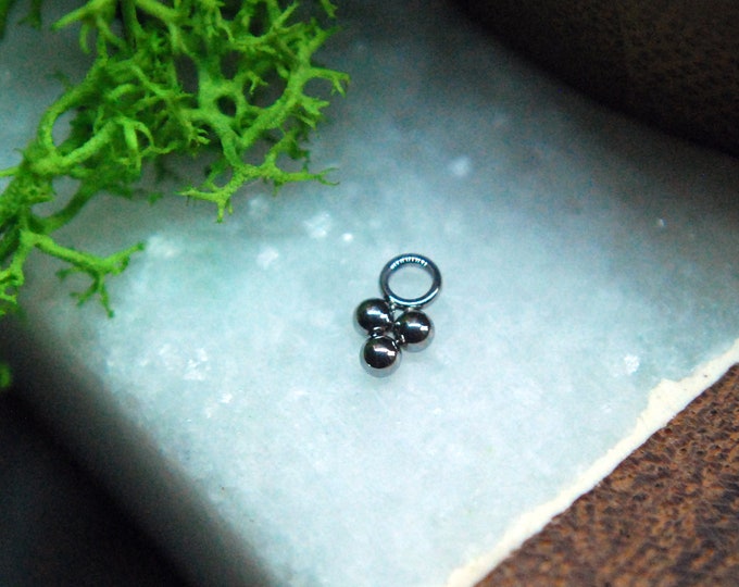 Titanium Beaded Trinity Piercing Charm