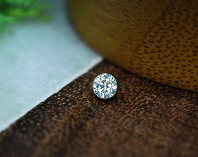 Internally Threaded Crystal Cubic Zirconia (CZ) Gem Half Ball End - 16ga / 1.2mm