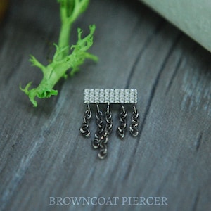 Titanium Internally Threaded Hammered Bar with Dangle Chains End - Implant Grade Titanium - 1.2mm / 16ga
