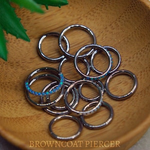 Titan Pavé Gemmed Klappringe / Clicker Ringe - Opal & CZ - Mehrere Farben und Größen - Hoop, Septum, Daith, Nasenloch, Helix, Ohrläppchen usw