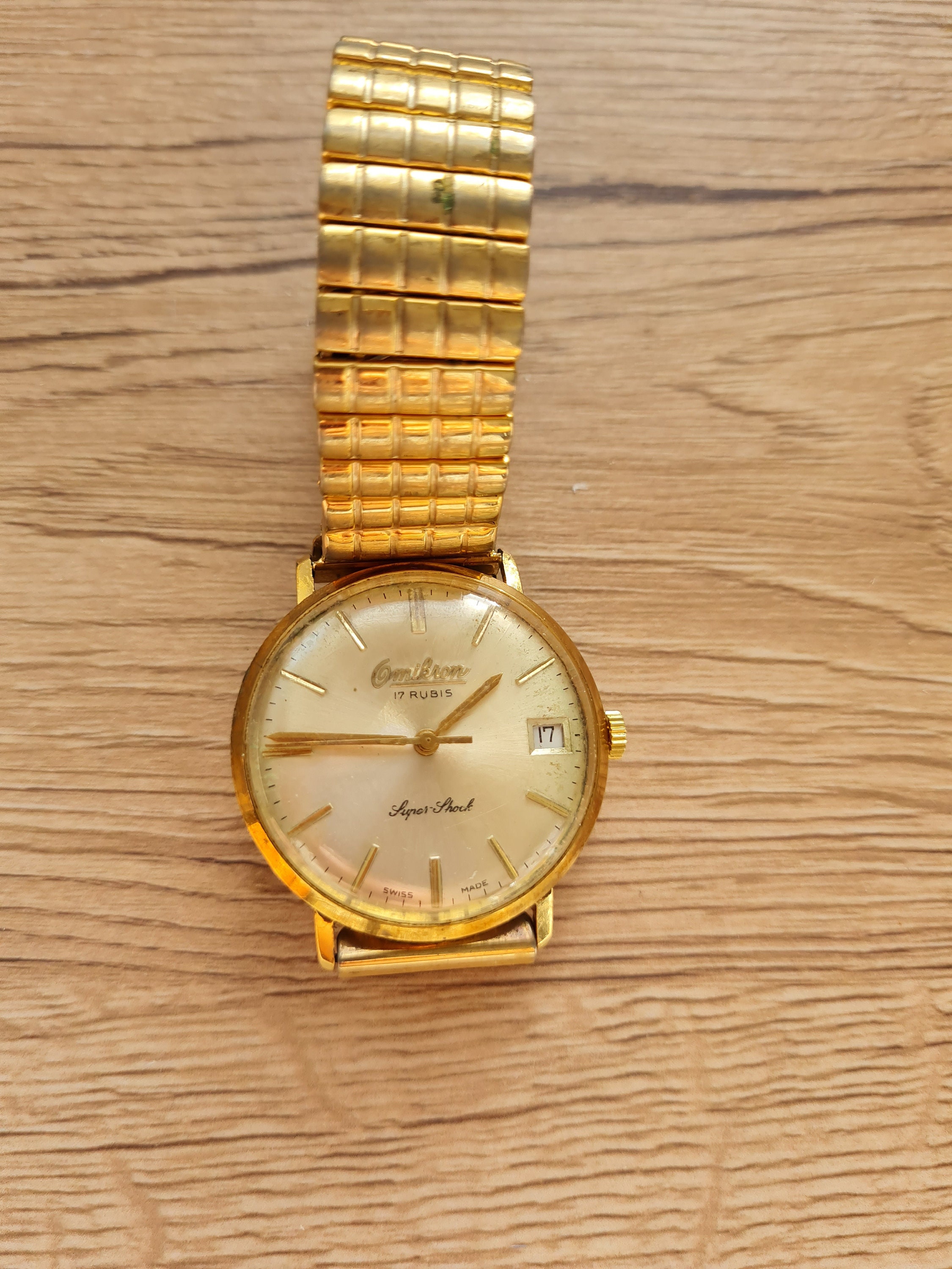 UN VERRE DE FORME MONTRE BOMBER 23.5 X 13 mm