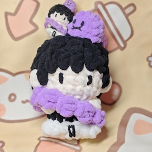 Muñecas de la Escuela de Magia inspiradas en el anime: peluche de Cazador Crepuscular de ganchillo y llavero amigurumi de Alma Oscura.