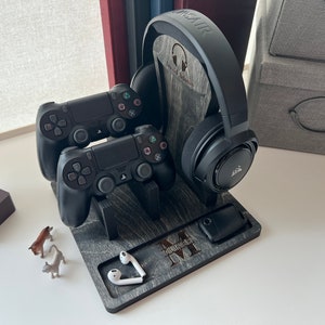 Personalized PS5 and Xbox Controller and Headphone Stand, Graduation Gift for Him, Gamer Room Decor, Headset Stand, Boyfriend Gift Teen Gift Black