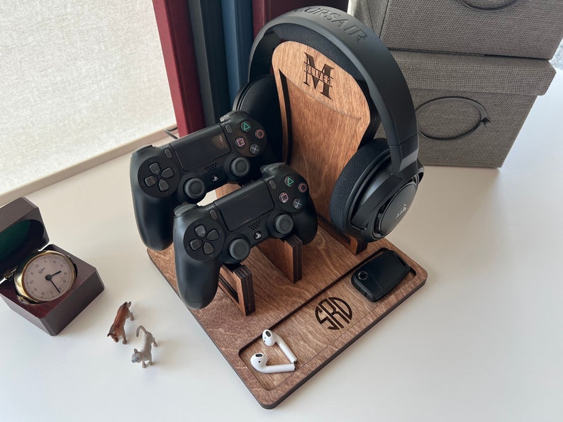 Personalized PS5 and Xbox Controller and Headphone Stand, Graduation Gift for Him, Gamer Room Decor, Headset Stand, Boyfriend Gift Teen Gift Light Brown