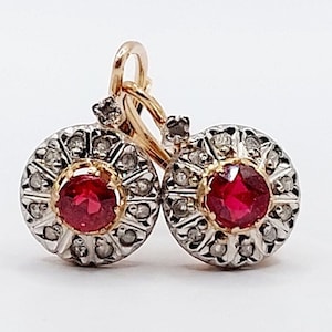 French Victorian sleepers 18k rose gold forming a daisy set with rose-cut diamonds and red ruby paste (circa 1900)