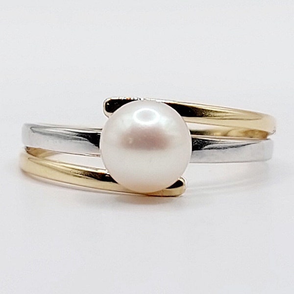 Vintage 18k white and yellow gold ring set with a pearl on an openwork setting stacker