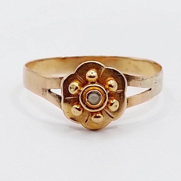 French Antique victorien 18k gold flower ring set with a pearl (circa 1900) art nouveau