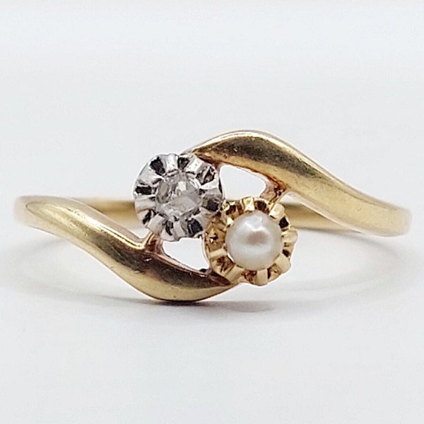 French antique toi et moi ring 18k gold set with a rose-cut diamond and a pearl (circa 1900) you and me