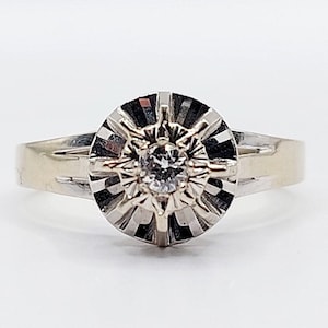Bague solitaire art deco or blanc 18k ornée d&#39;un diamant taillé en brillant (circa 1940) fiançailles