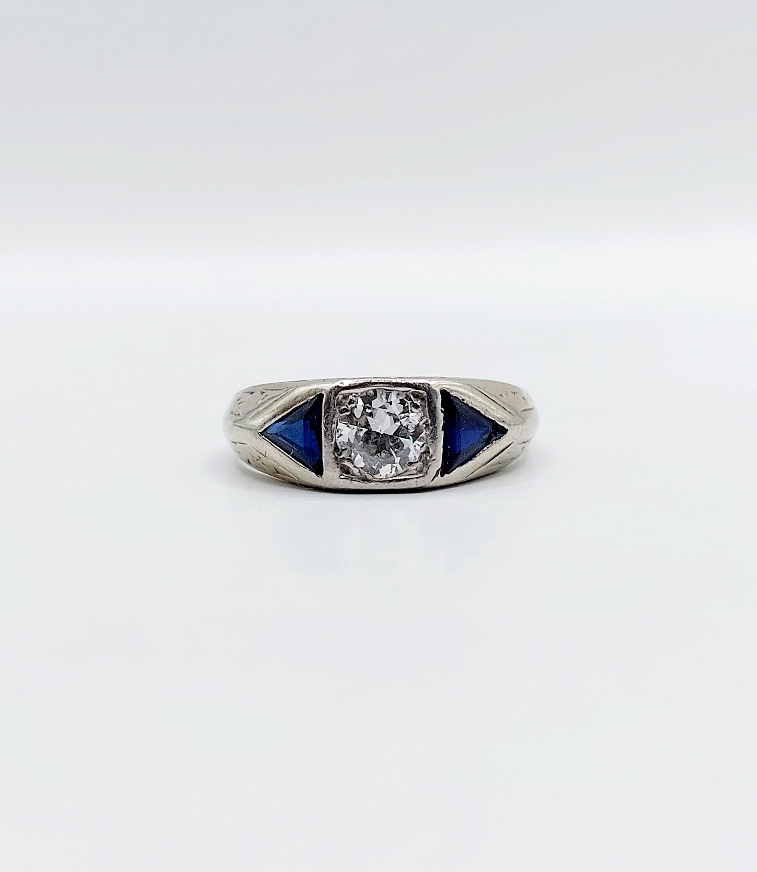 Bague Art Déco En Or Blanc 18k Avec Saphir Bleu Synthétique 1,66 Ct Et Diamant - Taille 49 (1930)