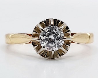 French art deco solitaire 18k gold ring set with a white paste in prong setting (circa 1940)