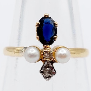 French antique duchess ring 18k gold set with a 0.30 carat sapphire shouldered with pearls and a rose cut diamond (circa 1900)