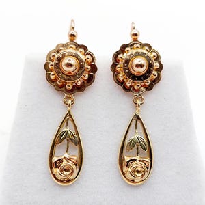 Traviesas art nouveau de oro rosa de 18 quilates que forman una flor y una rosa en una borla finamente trabajada (alrededor de 1900) antigua