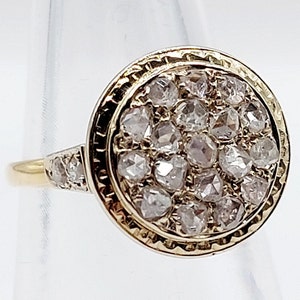 French target ring 18k gold set with 22 rose cut diamonds (0.66 carats) in a finely decorated setting (circa 1940) art deco, domed, dome