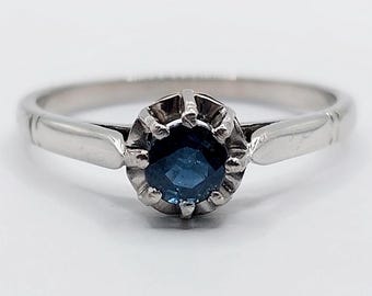 French art deco solitaire ring 18k white gold set with a blue natural sapphire in a prong setting (circa 1950) engagement