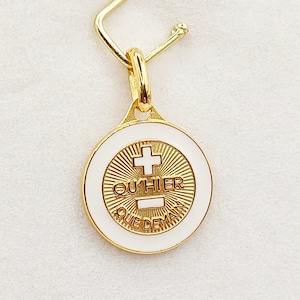 Colgante medalla de amor en oro de 18 quilates "+ que ayer - sólo mañana" maison AUGIS - La Charmante Ivoire - Charm de amor
