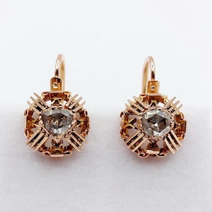 French Victorian sleepers earrings 18k rose gold set with a foiled back rose cut diamond in a clover setting (circa 1880) dormeuse