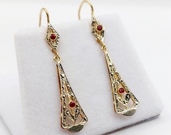 French art nouveau sleepers 18k gold forming a drop with finely chiseled flowers set with red paste (circa 1900) lever back earrings