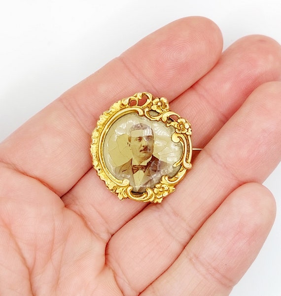 French antique 18k gold brooch with photo holder … - image 4