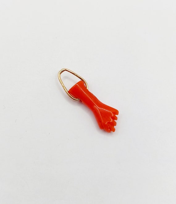 Pendentif Antique En Or 18 Carats Avec Corail De Méditerranée - Forme Main De Figa (porte-bonheur)
