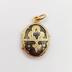 French antique secret locket, photo holder reliquary pendant 18k gold decorated with flowers and black enamel (circa 1900) Art Nouveau