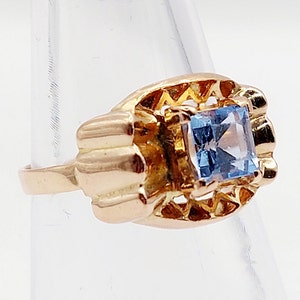 French art deco tank ring 18k rose gold set with a blue spinel in a finely crafted setting (circa 1950) domed, bombé