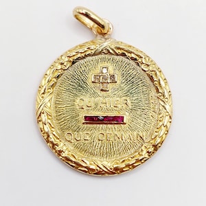 RARO Medalla de amor colgante 22 mm Oro 18k diamante y rubí: "+ que ayer - que mañana" casa AUGIS (hacia 1960)