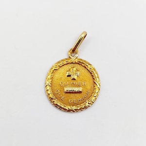 RARE French Augis 13mm love medal 18k gold &quot;+ qu&#39;hier - que demain&quot; laurel wreath (circa 1920) charm pendant