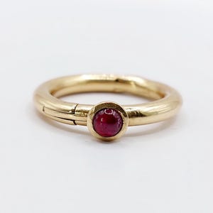 French Vintage hinged/opening ring 18k gold set with a ruby cabochon (circa 1950)