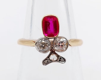 Antieke klaverring in 18-karaats goud, platina, synthetische robijn en 0,50 karaat oudgeslepen diamanten (circa 1910)