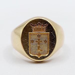 French Antique signet ring 18k gold finely chiseled coat of arms with a crown, stars, and a foot (circa 1900) seal