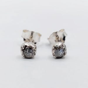 French victorian stud earrings Silver forming a flower set with 1.00 carats of old mine cut diamonds and rose cut diamonds (circa 1880)