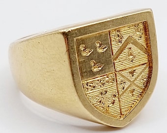 French Antique signet ring 18k gold coat of arms decorated with ducks, flower and bells (circa 1920) seal, knight