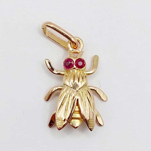 Rare Vintage pendant 18k gold picturing a bee set with rubies eyes (circa 1950)