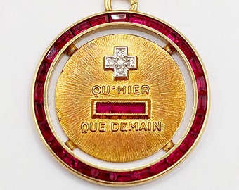 ULTRA RARE French 23mm Augis love medal 18k gold set with calibrated ruby and diamonds &quot;+ qu&#39;hier - que demain&quot; AUGIS house (circa 1960)