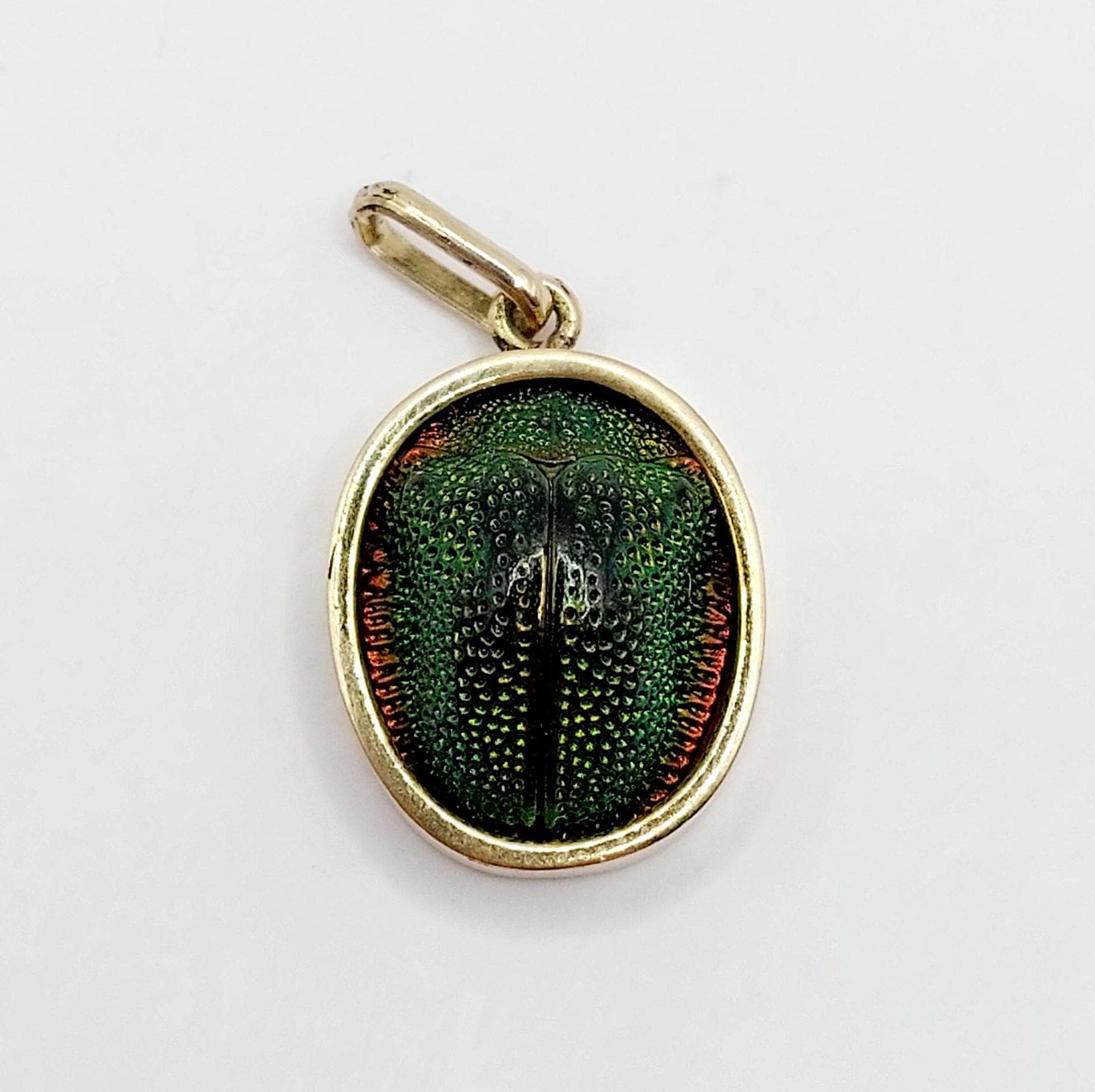 French Antique pendant 18k gold set with a scarab beetle shell in a closed setting (circa 1890) charm