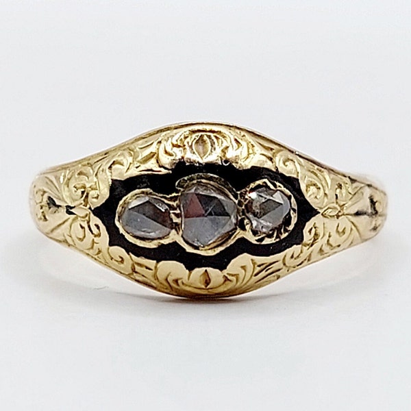 Bague victorienne or 18k ornée de diamant taillés en roses et d'émail noir dans une monture finement ciselée (circa 1880) + boite d'origine