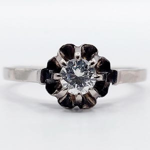 Bague solitaire art deco or blanc 18k ornée d&#39;un diamant taille brillant de 0,25 carats en serti griffes (circa 1930)