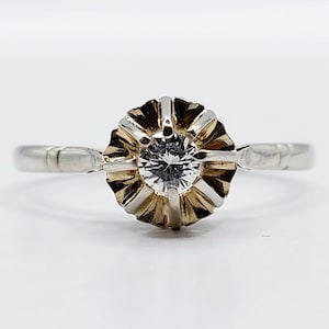 French art deco solitaire ring 18k white gold set with a 0.15 carat brilliant cut diamond in prong setting (circa 1930) engagement