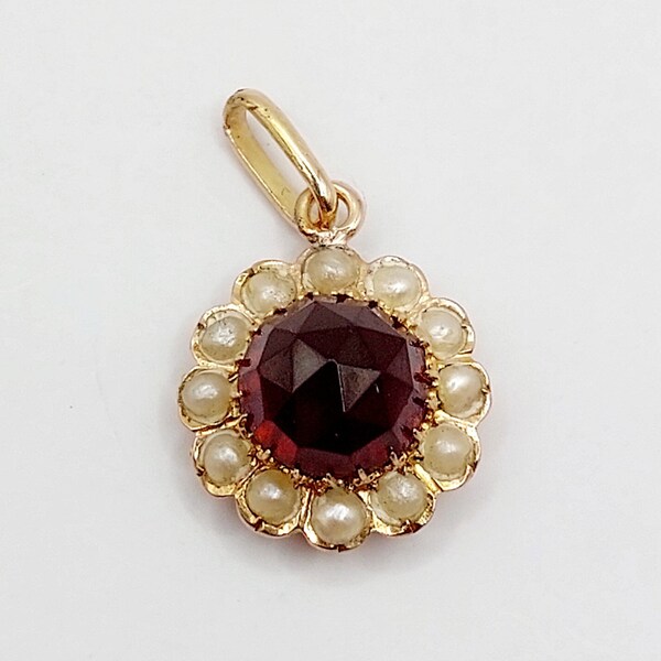 Pendentif marguerite victorien or 18k orné d'une pierre rouge entouré de perles (circa 1900)