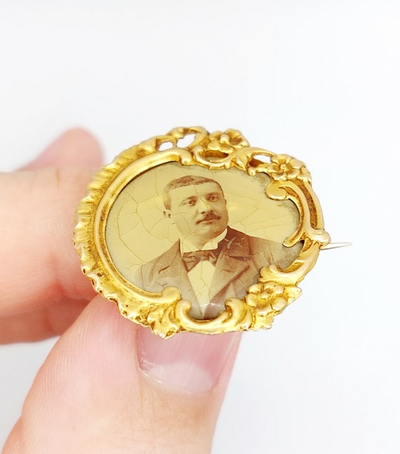 French antique 18k gold brooch with photo holder … - image 7