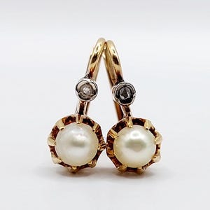 French antique sleepers earrings 18k gold set with a pearl topped with a rose cut diamond (circa 1900) lever back