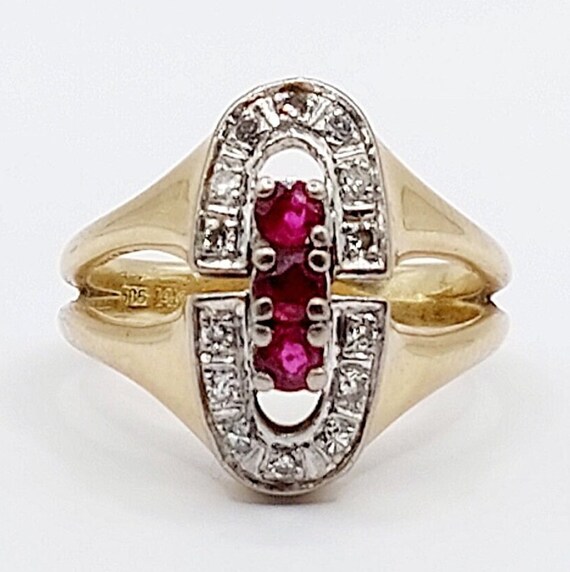 Two horseshoes outlet and a ring