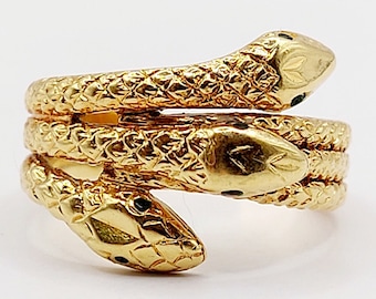 French Antique 3 headed snake ring 18k gold finely chiseled and green pastes eyes (circa 1920)